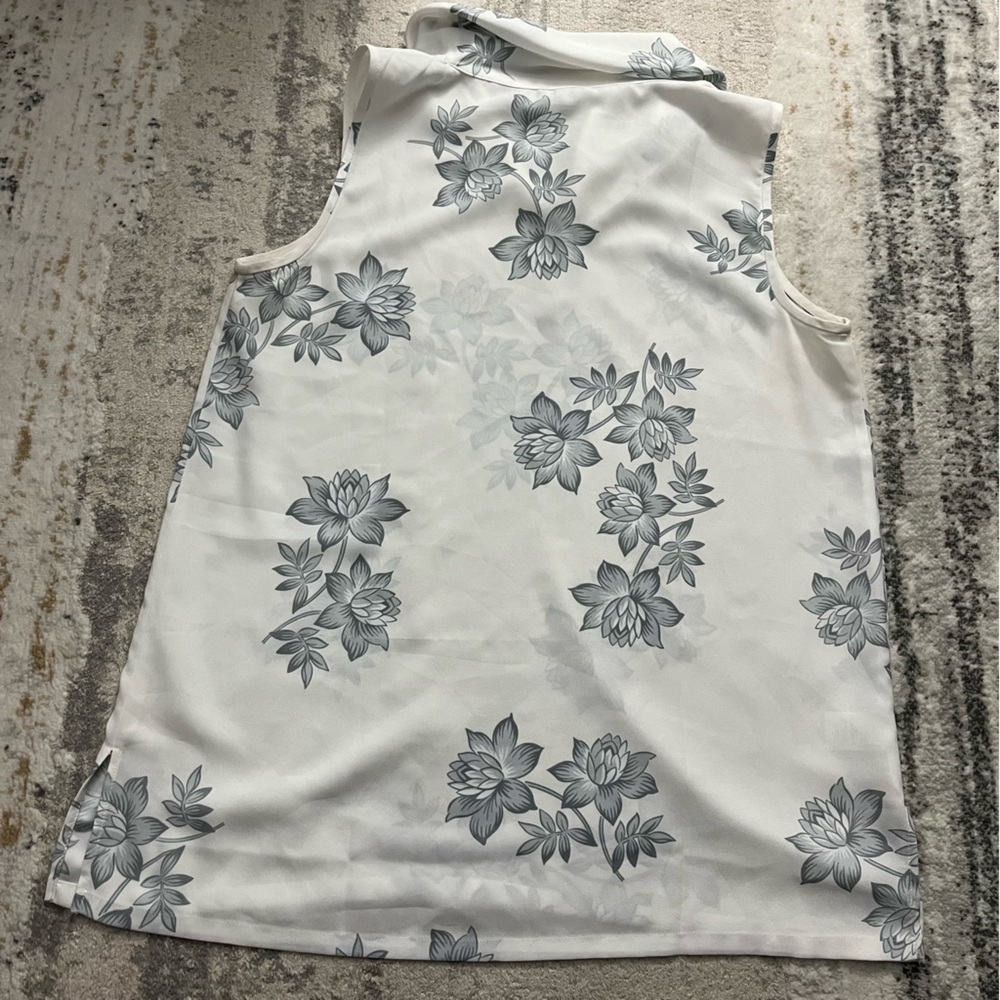 Like 🆕 Ann Taylor cowl neck elegant floral print blouse - Picture 3 of 10